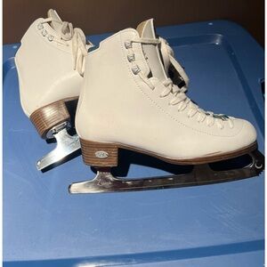 Riedell  Emerald 119 Ladies Figure Ice Skates Women's Size 6